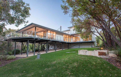 Deck House I Private Properties - Holiday Find 0