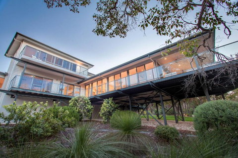 Deck House I Private Properties - Holiday Find 1