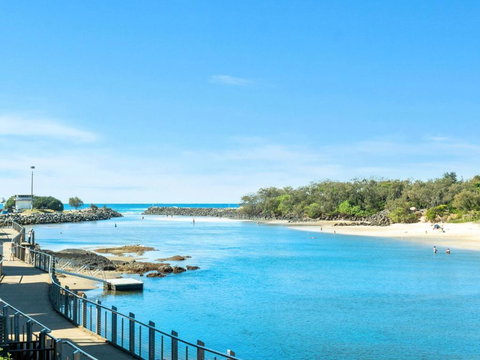 Deja Blue On The Creek - Holiday Find 3