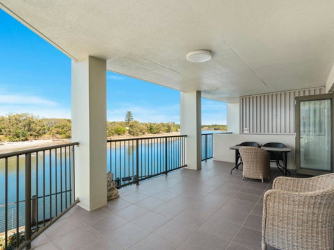 Deja Blue On The Creek - Holiday Find 2