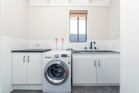 Delightful Getaway Steps From Attractions & Amenities - Holiday Find 1