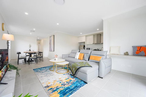 Denham Court 4Br With Central AC & WiFi Near Coles - Holiday Find 2