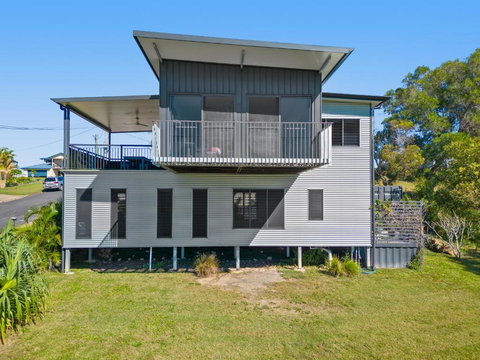 Designer Container Home With Amazing Island Views - Holiday Find 2