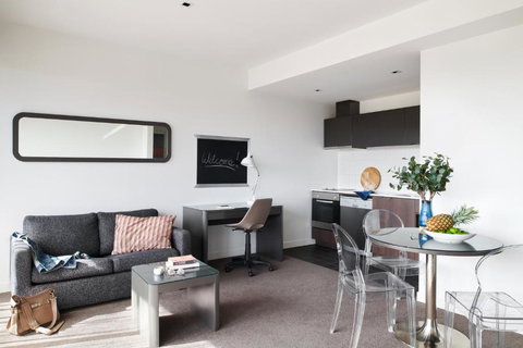 Dandenong Central Apartments Official - Holiday Find 1