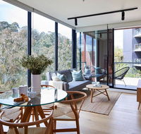 2BR Apt With Yarra River Views  Parking - Holiday Find