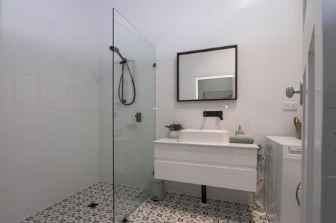 2BR Cottage With Parking Close To Adelaide CBD - Holiday Find 3