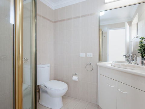 3 'Pelican Sands', 83 Soldiers Point Rd - Stunning Waterfront Unit With Magical Water Views & Air Conditioning - Holiday Find 2