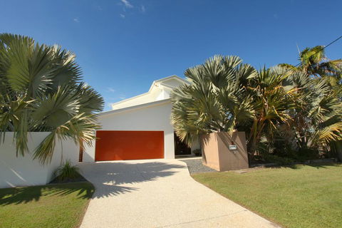 3 Bauhinia Crescent Marcoola - PET FRIENDLY, LINEN SUPPLIED, 500 BOND - Holiday Find 0