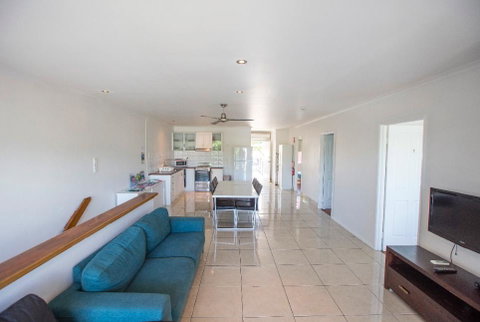 3 Bedroom Apartment // Spence St - Holiday Find 0