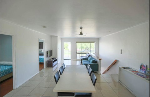 3 Bedroom Apartment // Spence St - Holiday Find 1