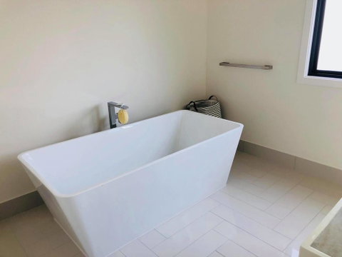 3 Bedroom Executive Luxury Beachside Townhouse - Holiday Find 2