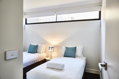 3-Bed House With Rooftop And Parking Near Yarra Park - Holiday Find 3