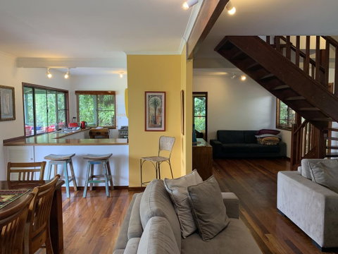 305 Montville - Holiday Find 2