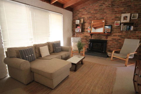32 Owarra Street - Holiday Find 1
