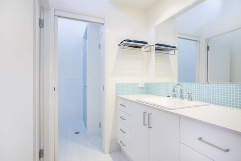 33 Bangalow - Narrawallee's Beautiful Bungalow - Holiday Find 1