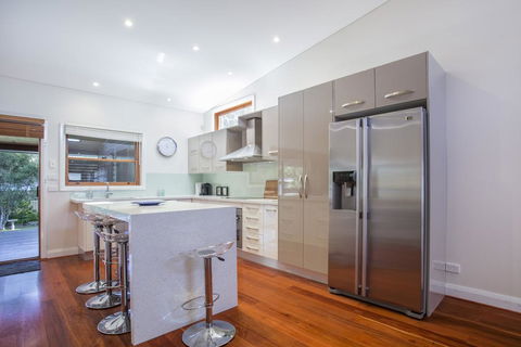 33 Bangalow - Narrawallee's Beautiful Bungalow - Holiday Find 2