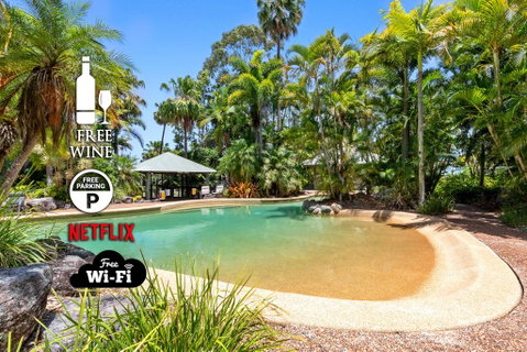 3BR Beach Escape AC, Pool, Tennis, Wine, Coffee, Netflix - Holiday Find 0