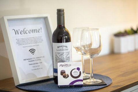 3BR Beach Escape AC, Pool, Tennis, Wine, Coffee, Netflix - Holiday Find 3