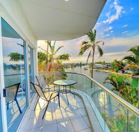 3br Broadbeach Lakefront Apartment - Holiday Find