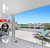 3BR Coolum Beach  Rooftop Terrace Spa Tennis Pool - Holiday Find