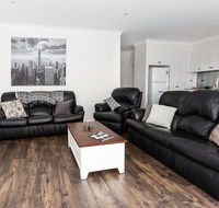 4 Bedroom Inner City Townhouse - SLEEPS 9  - Holiday Find