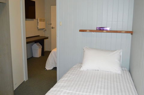 4 Lakeview Plaza - Holiday Find 2