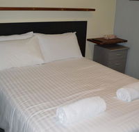 4 Lakeview Plaza - Holiday Find