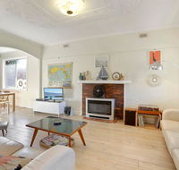 4 MONTROSE AVE - retro home in the heart of town - Holiday Find