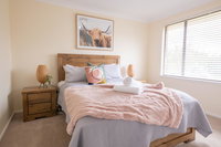 42 Rosemary Lane - Central Orange - Spacious Family Home - Quiet Lane