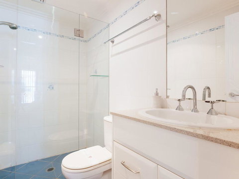 5 'The Outlook', 4 Ocean Parade - Overlooking Boat Harbour Beach And Ducted Air Conditioning - Holiday Find 2