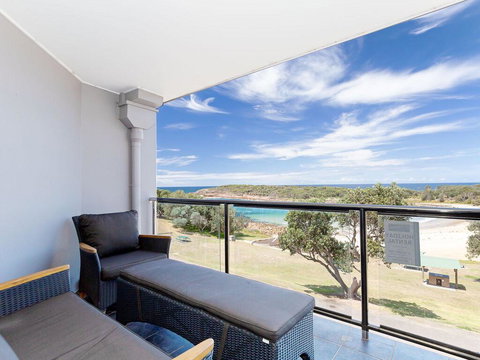 5 'The Outlook', 4 Ocean Parade - Overlooking Boat Harbour Beach And Ducted Air Conditioning - Holiday Find 0