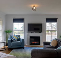 5 Bedroom Close to Beach and Moorpanyal Park - Holiday Find
