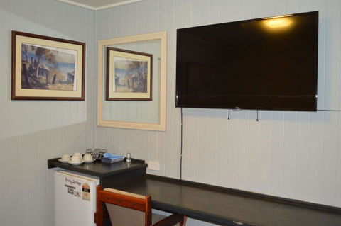 5 Lakeview Plaza - Holiday Find 1