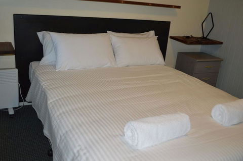 5 Lakeview Plaza - Holiday Find 0