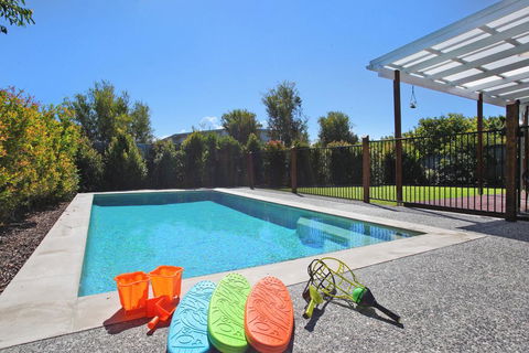 53 Northbeach Place, Mudjimba - Holiday Find 3
