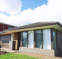 5Bed 2Bath Family House in Werribee - Holiday Find