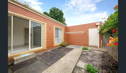 6 CAN STAY, CENTRAL GLEN WAVERLEY - Holiday Find 1