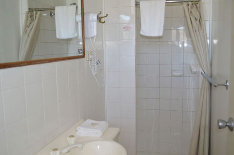 6 Lakeview Plaza - Holiday Find 1