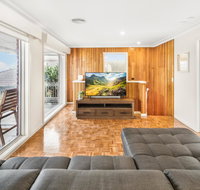 6-bed Oceanfront House with Jacuzzi Games Parking - Holiday Find