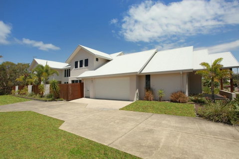 60 Beachway Parade, Marcoola, 500 BOND, Linen Supplied - Holiday Find 0