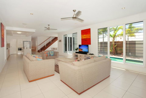 60 Beachway Parade, Marcoola, 500 BOND, Linen Supplied - Holiday Find 1