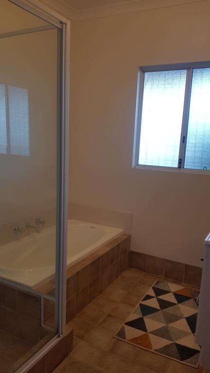 A Better Life Animal Sanctuary FarmStay - Private Two-Bedrooms, Lounge Room & Bathroom & Toilet, Shared Kitchen - Holiday Find 2
