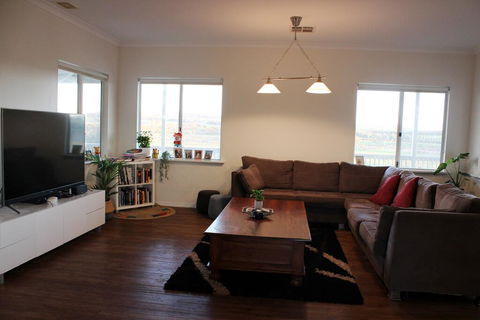 A Better Life Animal Sanctuary FarmStay - Private Two-Bedrooms, Lounge Room & Bathroom & Toilet, Shared Kitchen - Holiday Find 3