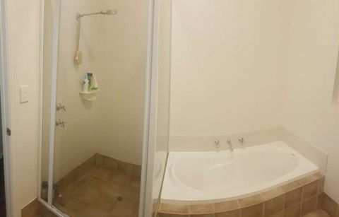 A Better Life Animal Sanctuary FarmStay - Private Two-Bedrooms, Lounge Room & Bathroom & Toilet, Shared Kitchen - Holiday Find 1