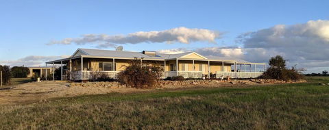 A Better Life Animal Sanctuary FarmStay - Private Two-Bedrooms, Lounge Room & Bathroom & Toilet, Shared Kitchen - Holiday Find 0