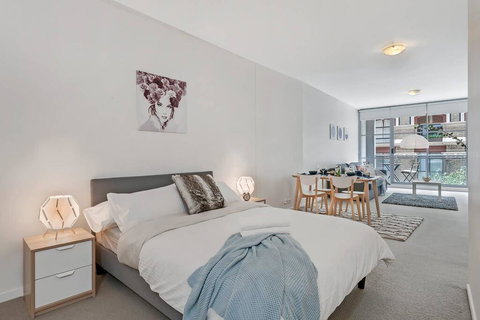 A Modern & Stylish Studio Near Darling Harbour - Holiday Find 1