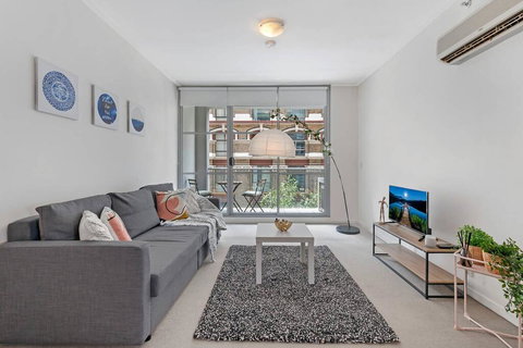 A Modern & Stylish Studio Near Darling Harbour - Holiday Find 2