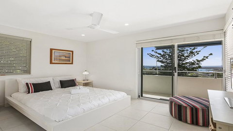 A Stylish Apartment With Noosa Views! - Unit 6 Yaringa 29 Noosa Drive - Holiday Find 1
