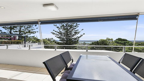 A Stylish Apartment With Noosa Views! - Unit 6 Yaringa 29 Noosa Drive - Holiday Find 0