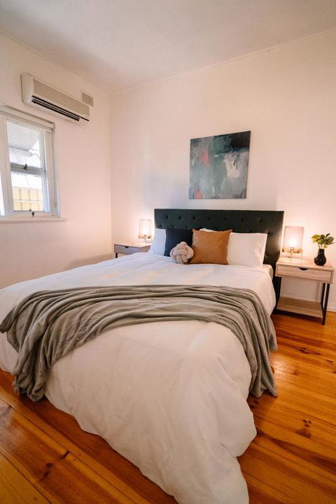 A Wave Away @ Glenelg Cosy Unit Near The Beach - Holiday Find 3